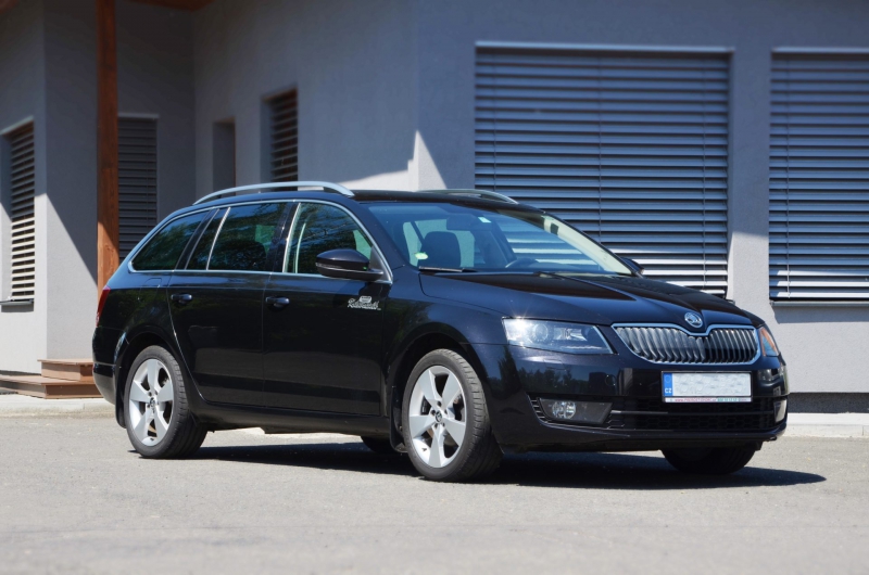 ŠKODA OCTAVIA COMBI III>